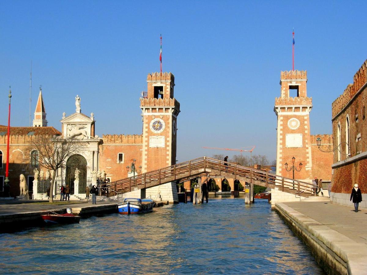 Residence Castello Venezia ภายนอก รูปภาพ